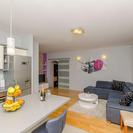 Appartement Stone Rose In Center Split