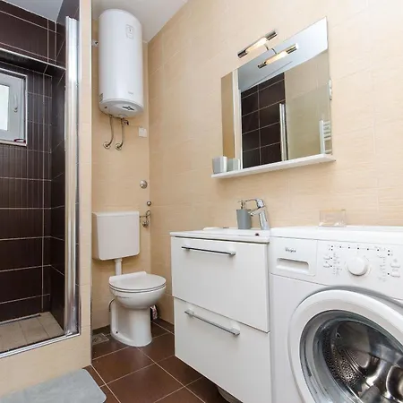 Stone Rose In Center Apartment Split
