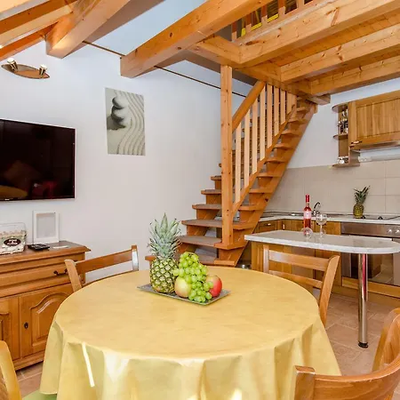 Stone Rose In Center * Split