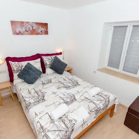 Stone Rose In Center Appartement