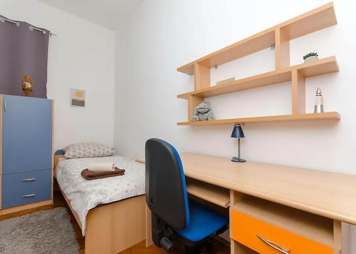 Stone Rose In Center Split