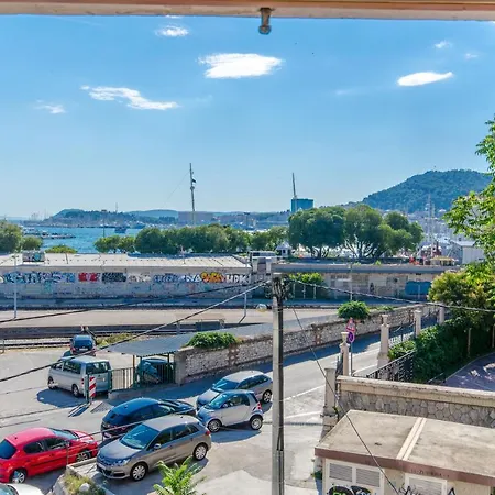 Stone Rose In Center * Split